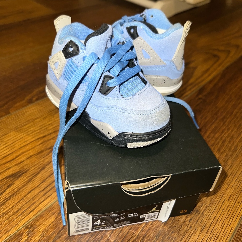 University Blue Jordan 4’s